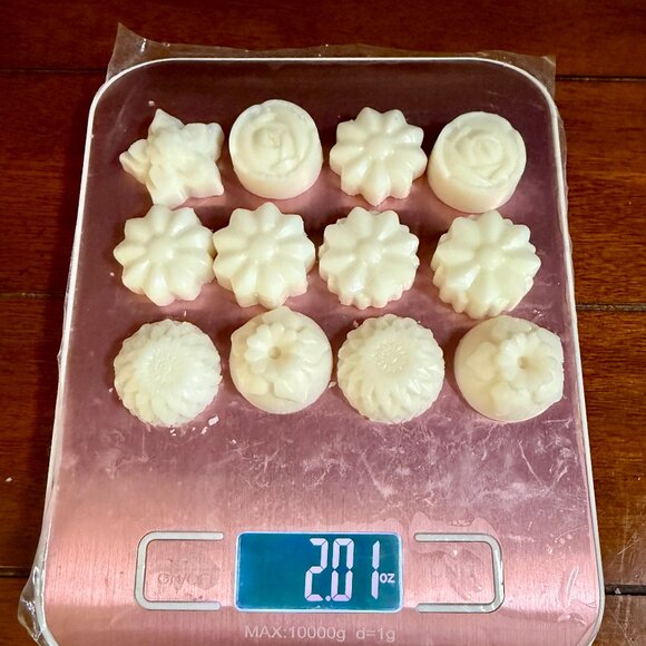 NEW WAX MELTS Bath & Body Works Candle Wax Melts - RASPBERRIES & WHIPPED VANILLA - Picture 3 of 4